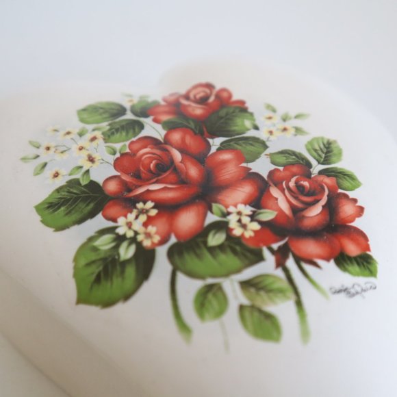 Vintage Heart Shaped Ceramic Jewelry Box - Picture 16 of 16